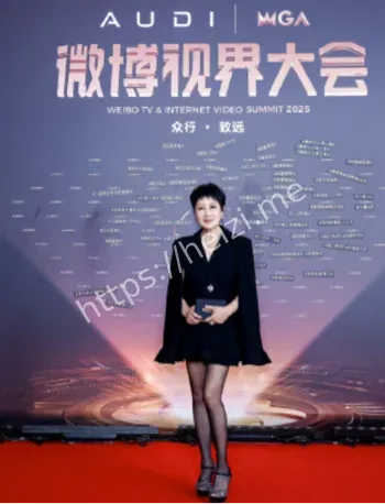 张凯丽63岁穿黑丝